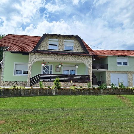 Guesthouse Miha Rakovica Buitenkant foto