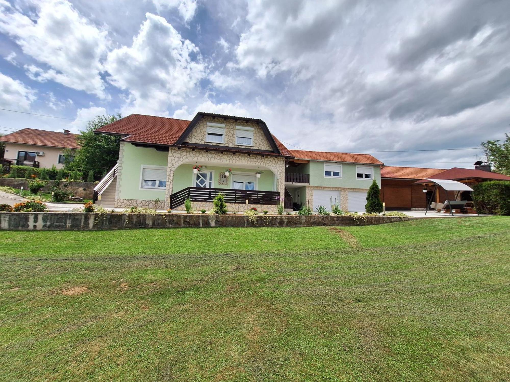 Guesthouse Miha Rakovica Buitenkant foto