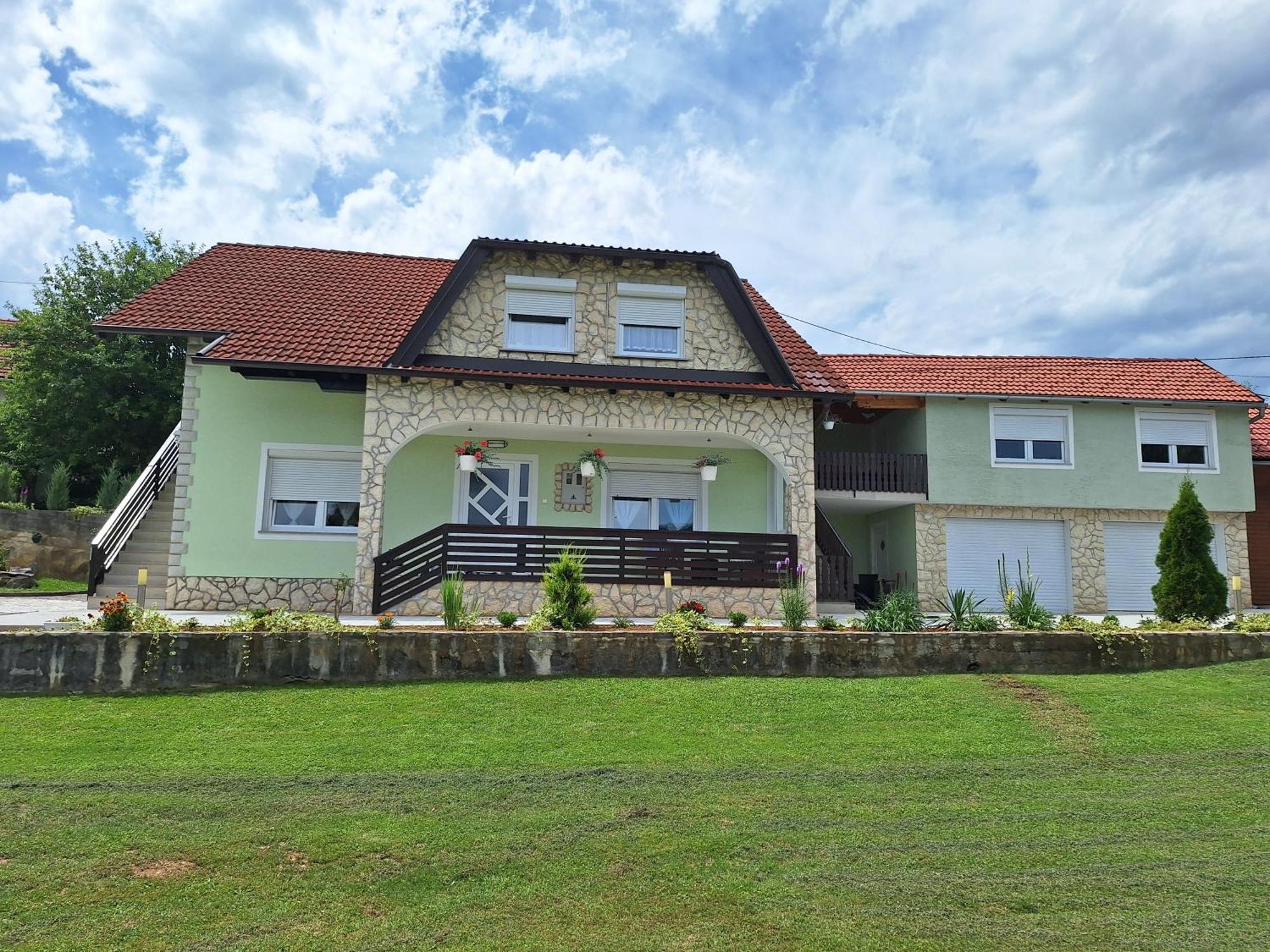 Guesthouse Miha Rakovica Buitenkant foto